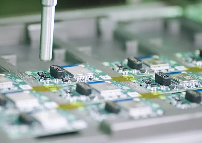 Industrial IoT and LTE connectivity illustration for the Quectel EC25 procurement guide